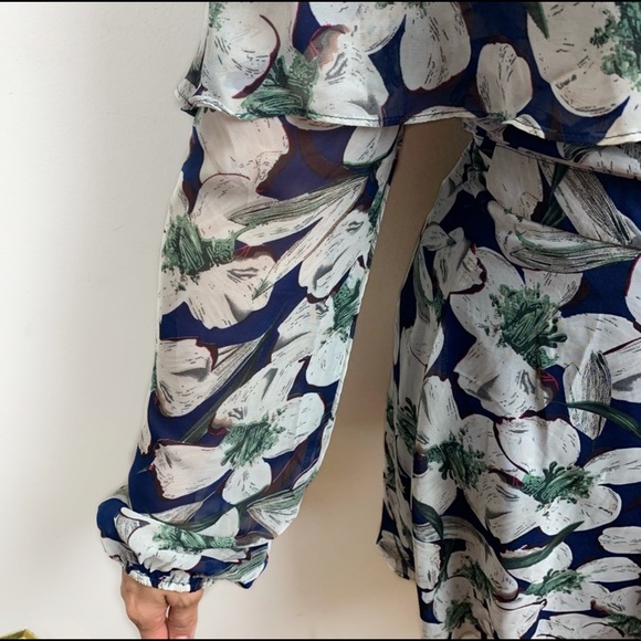 NWT Entro Wrap Floral V-Neck Long Sleeve Dress - Picture 2 of 6